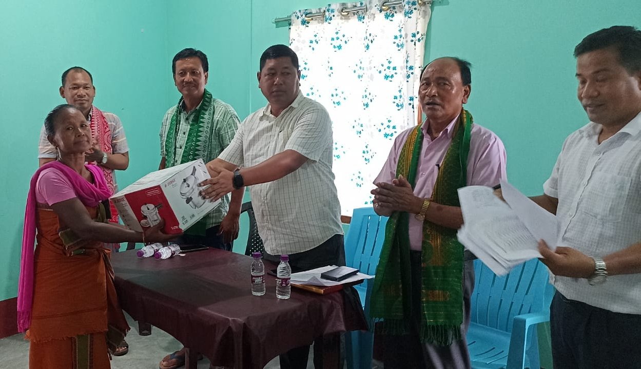 MLA distributes pressure cookers among ST beneficiaries