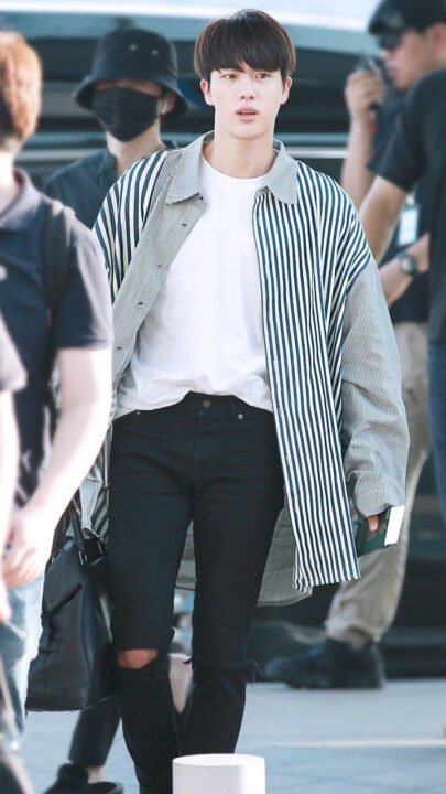 BTS' Jin Exhilarated Appearances In Airport - The Hills Times