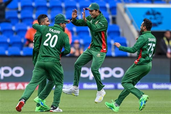 Bangladesh survive dramatic last over to edge past Zimbabwe by three runs