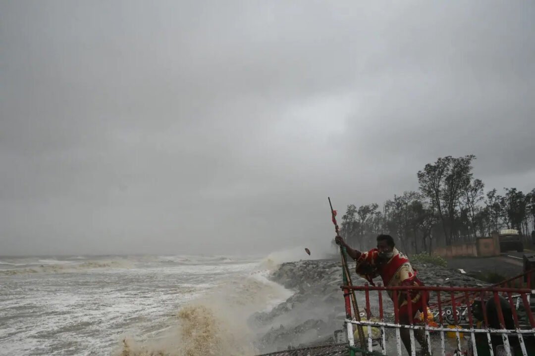 Possible cyclone likely to hit east coast on Tuesday, West Bengal, Odisha on alert