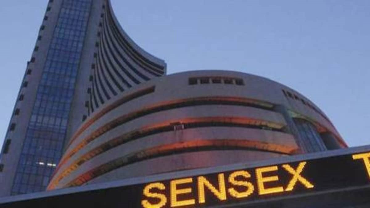 Sensex, Nifty close at record highs as Fed minutes suggest slower rate hikes