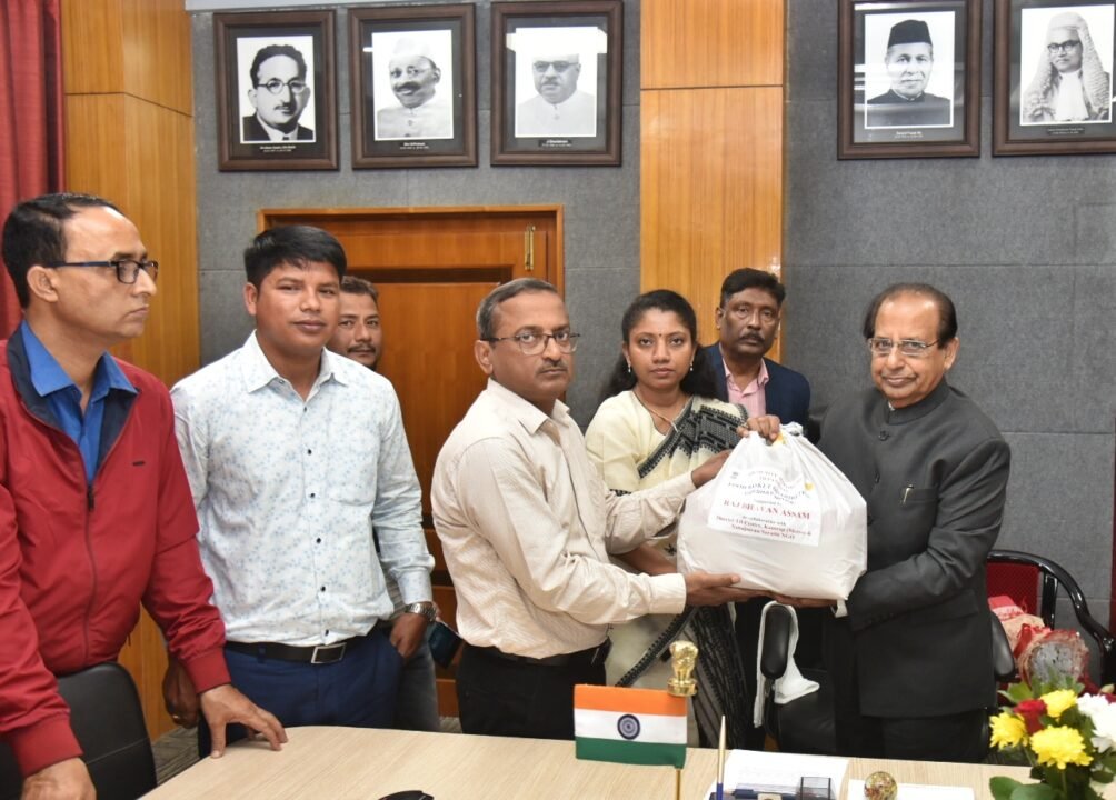 Governor Mukhi adopts ten TB patients for six months 200