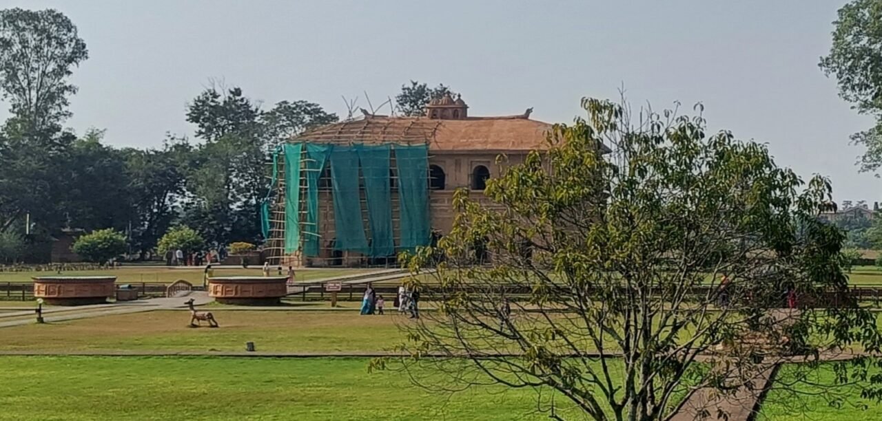 Sivasagar sees massive inflow of tourists & scant amenities on New Year's Eve Sivasagar sees massive inflow of tourists & scant amenities on New Year's Eve
