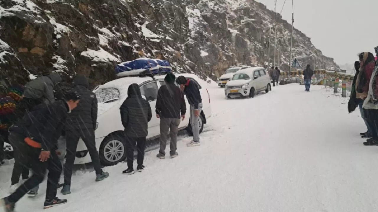 175 tourists stuck in parts of Sikkim amid snow rescued by BRO