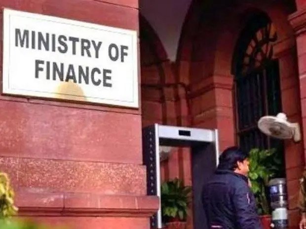 FY'23 fiscal deficit: FinMin monitoring daily receipts, expenses in March FY'23 fiscal deficit FinMin monitoring daily receipts, expenses in March