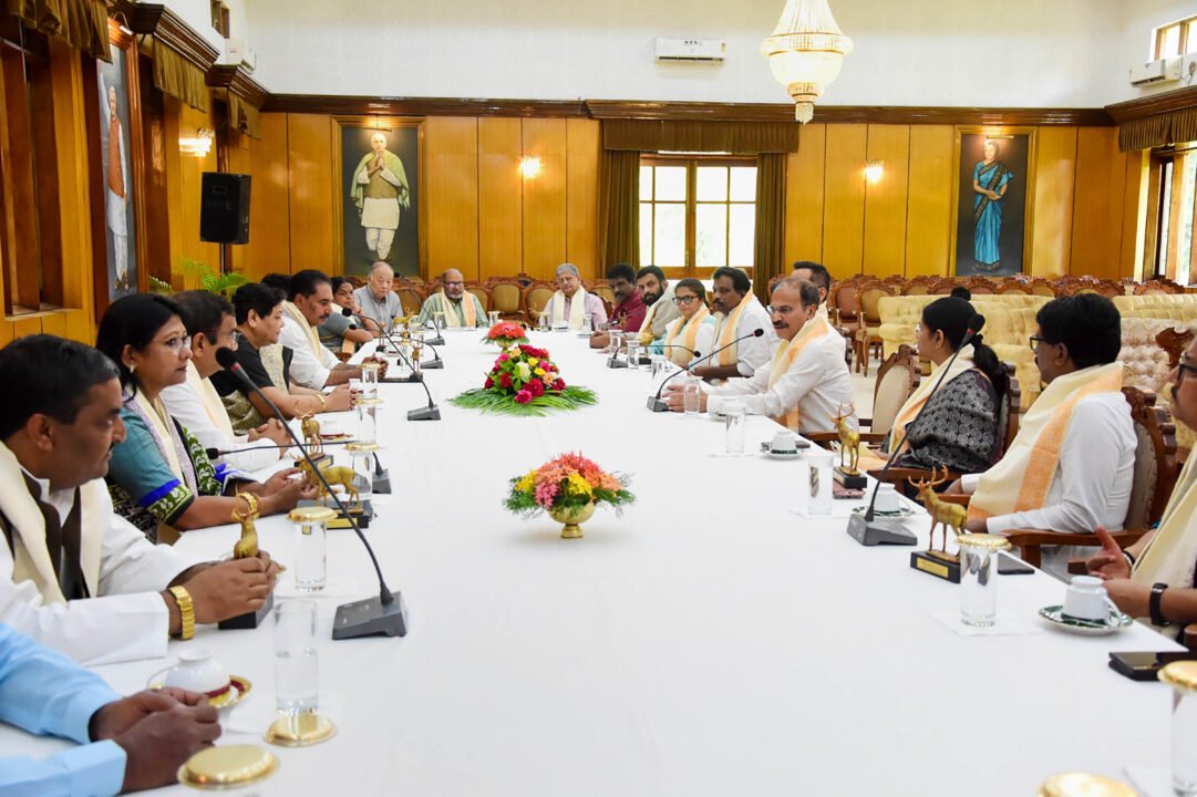 Opposition MPs meet Manipur Governor