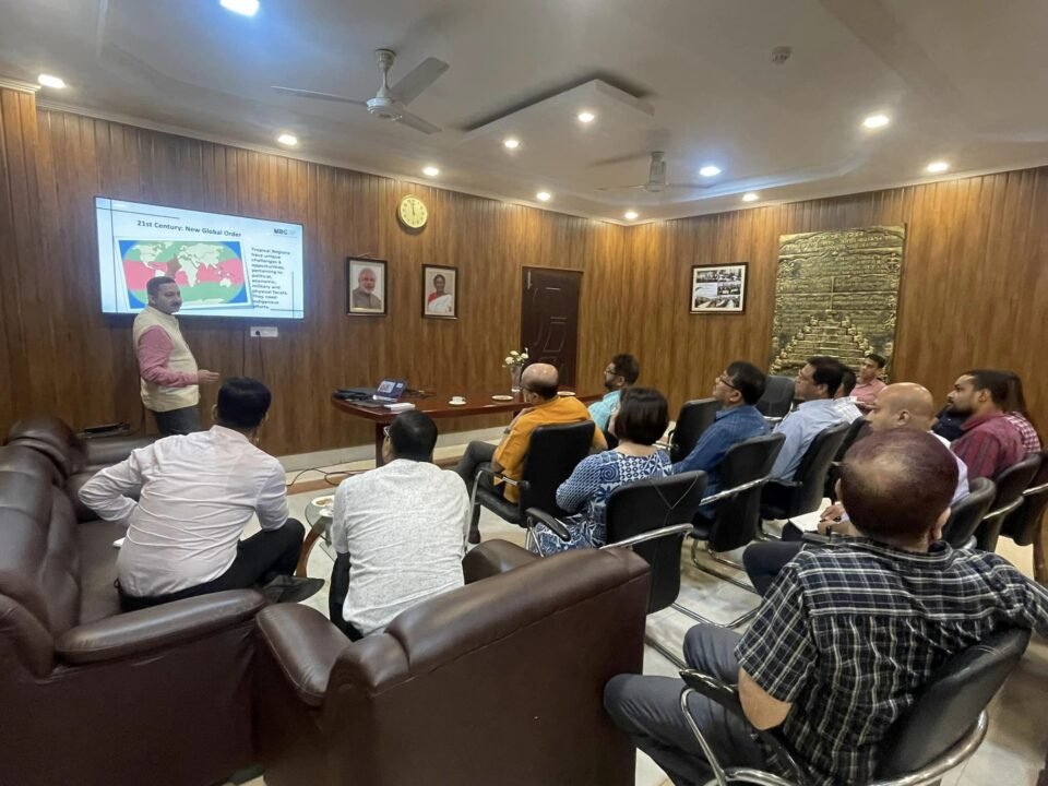 Director of Maritime Research Centre presents project proposal to SITA
