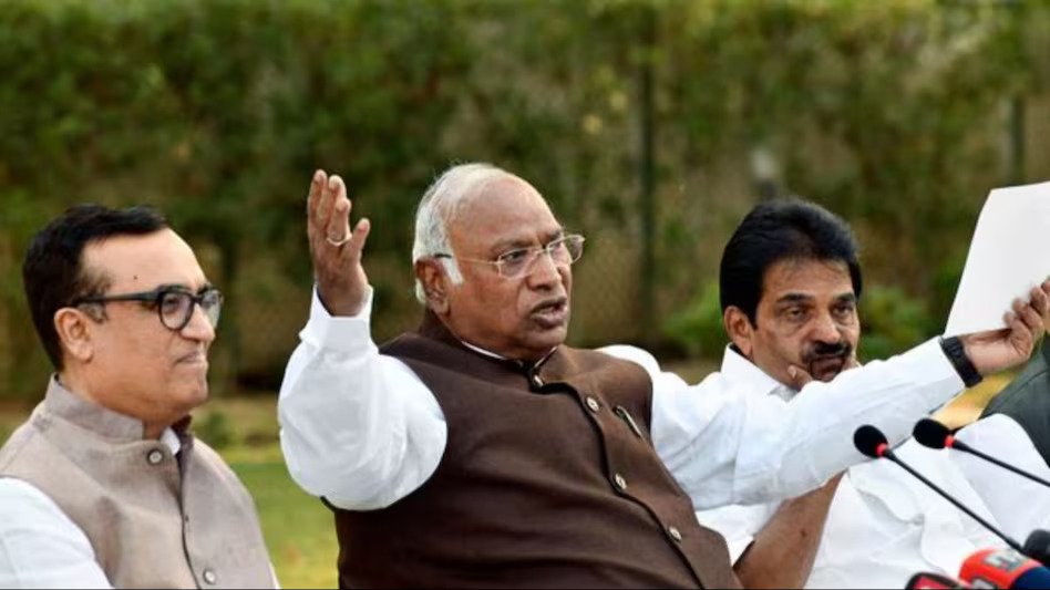 Electoral bonds: Freeze BJP bank accounts, conduct special investigation, says Kharge