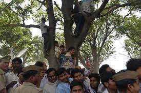 Father of gang-rape victim found hanging from tree in UP village download (8)