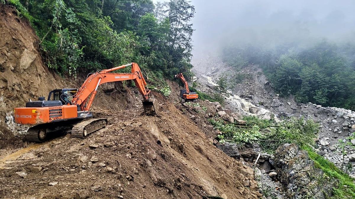 Sikkim: Around 50 tourists rescued from Lachung, moved to Mangan town WhatsApp Image 2024-06-17 at 11.59.09 PM