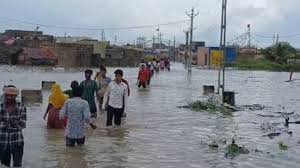 Tractor-trolley swept away in flooded river amid rain; 10 rescued, 7 missing download (13)