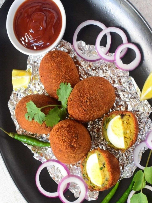10 Deep-Fried Bengali Snacks To Enjoy During The Monsoon