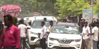 Ruckus outside counting centre in Mamata’s constituency, TMC claims entry of car with BJP flag